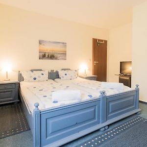 Zimmer mit zwei Einzelbetten